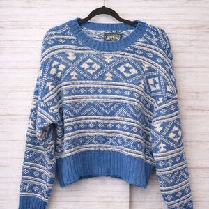 American Eagle Outfitters Blue and White Knit Sweater